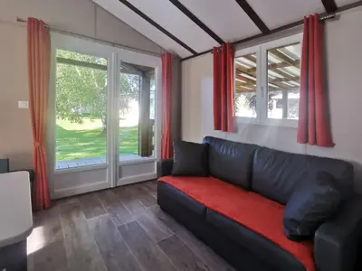 Coin salon dans l'établissement Camping les Chalands Fleuris
