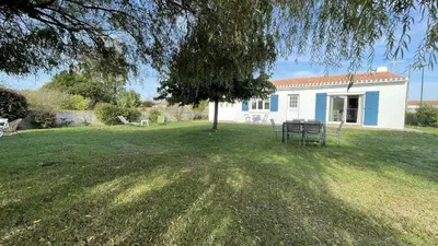 Jardin de l'établissement BA000-28C Mais 3 pièces - 5 couchages BARBATRE