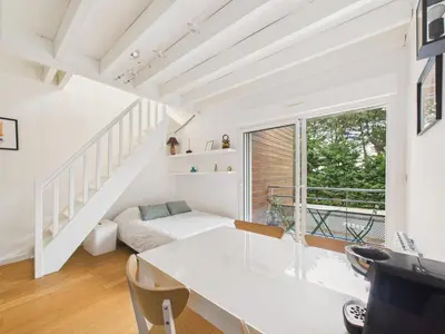 Télévision ou salle de divertissement dans l'établissement Appartement pour 4, piscine, mer à 150 m