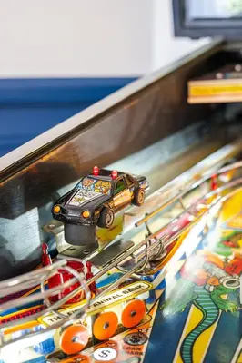 Salle de jeux dans l'établissement L'Extra-Bille - Ancien Bar avec Flipper Atypique