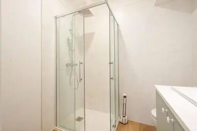 Salle de bains dans l'établissement L'Extra-Bille - Ancien Bar avec Flipper Atypique