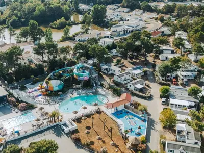 Piscine de l'établissement Mobil Home à Saint-Jean-de-Monts pour 4 personnes avec Terrasse - API-1-52-1459 ou située à proximité