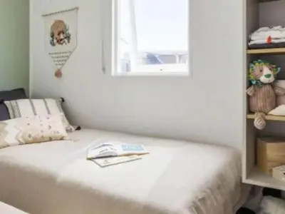 Un ou plusieurs lits dans un hébergement de l'établissement Mobil-home spacieux avec terrasse - Saint-Jean-de-Monts - API-1-52-1453