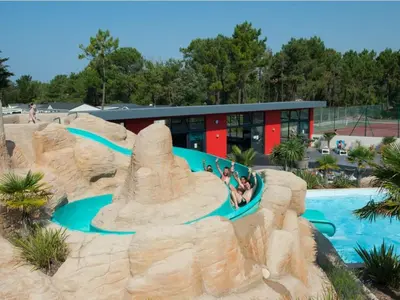 Piscine de l'établissement Mobil-home pour 4 personnes avec terrasse à Saint-Jean-de-Monts - API-1-52-1458 ou située à proximité