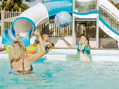 Piscine de l'établissement Mobil-home pour 4 personnes avec terrasse à Saint-Jean-de-Monts - API-1-52-1458 ou située à proximité