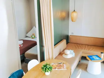 Coin salon dans l'établissement Mobil-home pour 4 personnes avec terrasse à Saint-Jean-de-Monts - API-1-52-1458