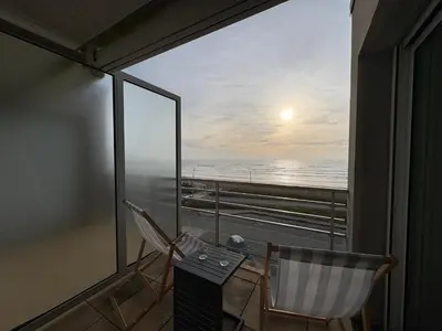 Vue générale sur la mer ou vue sur la mer prise depuis l'appartement