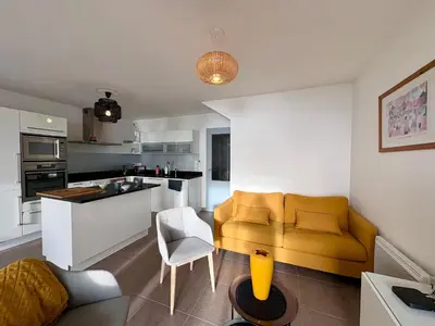 Cuisine ou kitchenette dans l'établissement Duplex moderne 5 pers, vue océan, wifi inclus - FR-1-323-595