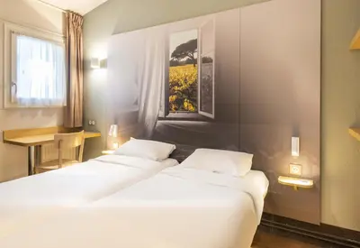 Un ou plusieurs lits dans un hébergement de l'établissement B&B HOTEL Nantes Parc Expos La Beaujoire