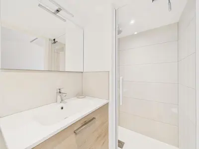 Salle de bains dans l'établissement Maison pour 4 adultes 2 enfants a 30 m de la mer