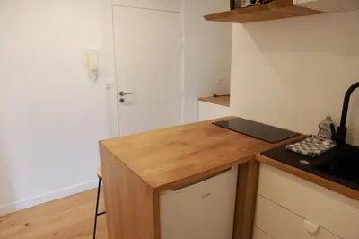 Cuisine ou kitchenette dans l'établissement Charmant T2 centre ville & marché Talensac