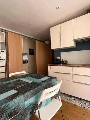 Cuisine ou kitchenette dans l'établissement La Madeleine