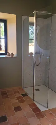 Salle de bains dans l'établissement Aumônerie du Prieuré