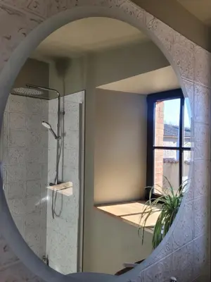 Salle de bains dans l'établissement Aumônerie du Prieuré