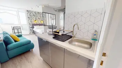 Cuisine ou kitchenette dans l'établissement Le Grain de Sel