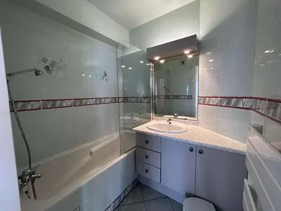 Salle de bains dans l'établissement SJ130-503 - Appart 2 pièces 4 couchages - SAINT JEAN DE MONTS