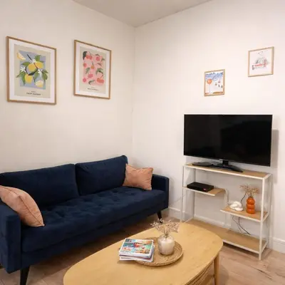 Télévision ou salle de divertissement dans l'établissement Instant Angers Hyper Centre