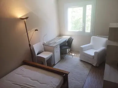 Coin salon dans l'établissement Grand appartement avec terrasse et parking