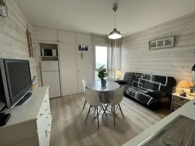 Cuisine ou kitchenette dans l'établissement SJ680-044 - Appart Studio - cabine 4 couchages SAINT JEAN DE MONTS