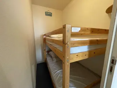 Un ou plusieurs lits superposés dans un hébergement de l'établissement SJ680-044 - Appart Studio - cabine 4 couchages SAINT JEAN DE MONTS