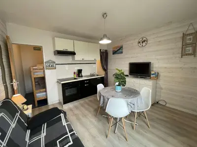 Cuisine ou kitchenette dans l'établissement SJ680-044 - Appart Studio - cabine 4 couchages SAINT JEAN DE MONTS