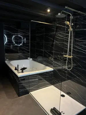 Salle de bains dans l'établissement Le Lux Nantes Centre