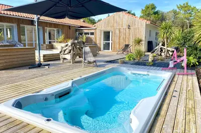 Piscine de l'établissement Villa Santa Teresa - Domaine Le Sherwood ou située à proximité