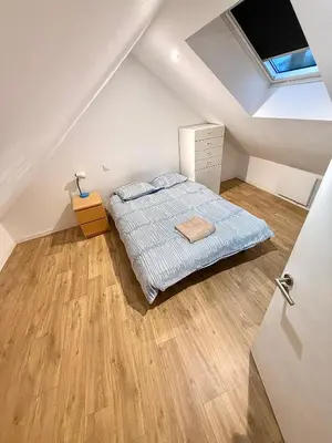 Un ou plusieurs lits dans un hébergement de l'établissement Large Elegant Duplex - 5 BR - City Center - AC