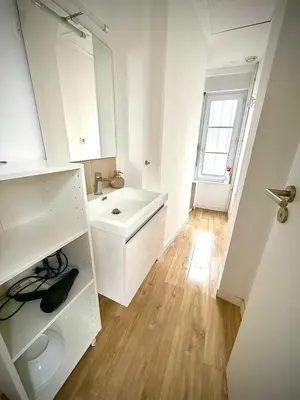 Salle de bains dans l'établissement Large Elegant Duplex - 5 BR - City Center - AC