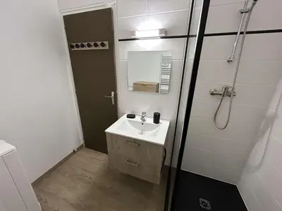 Salle de bains dans l'établissement SH380-089 - Appart 2 pièces 4 couchages - SAINT HILAIRE DE RIEZ
