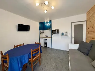 Cuisine ou kitchenette dans l'établissement Appartement rénové face mer avec parking - 6 pers - FR-1-323-597