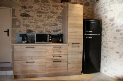 Cuisine ou kitchenette dans l'établissement Le domaine du plessis