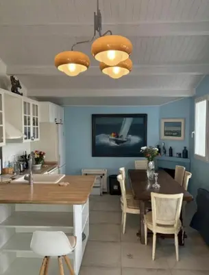 Cuisine ou kitchenette dans l'établissement L'escale les pieds dans l'eau