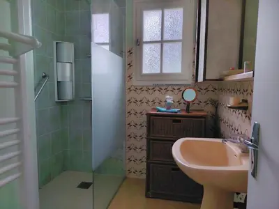 Salle de bains dans l'établissement Maison vendéenne familiale