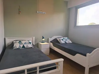 Un ou plusieurs lits dans un hébergement de l'établissement Maison rénovée à 300 m de la plage