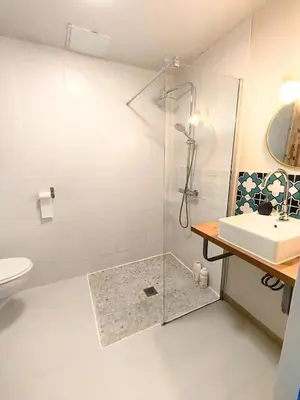 Salle de bains dans l'établissement Le Nautile - petit déjeuner - 10mn du Parc