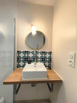 Salle de bains dans l'établissement Le Nautile - petit déjeuner - 10mn du Parc