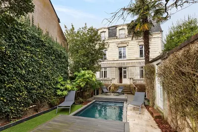 Piscine de l'établissement Le Tremolière - Spacieux & Piscine ou située à proximité