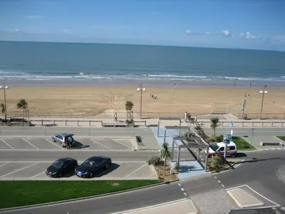 Vue générale sur la mer ou vue sur la mer prise depuis l'appartement