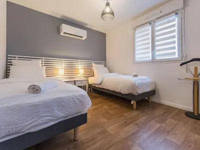 Un ou plusieurs lits dans un hébergement de l'établissement Maison calme proche plages St Nazaire avec WiFi et parking - FR-1-306-1330