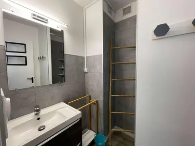Salle de bains dans l'établissement SH210-37D - Appart 2 pièces 4 couchages - SAINT HILAIRE DE RIEZ