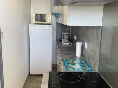 Cuisine ou kitchenette dans l'établissement Studio en Rez-de-chaussée Vue Mer - Saint-Jean-de-Monts - FR-1-323-598
