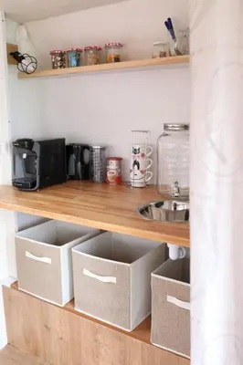 Cuisine ou kitchenette dans l'établissement Caravane cocooning