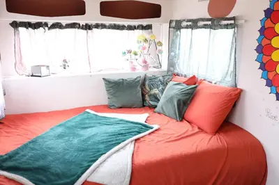 Un ou plusieurs lits dans un hébergement de l'établissement Caravane cocooning
