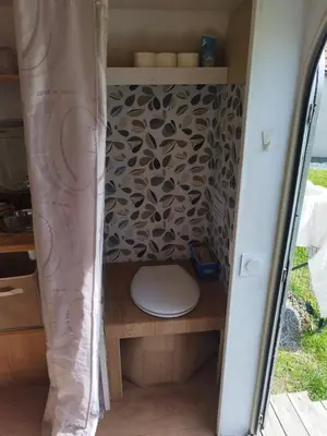 Salle de bains dans l'établissement Caravane cocooning