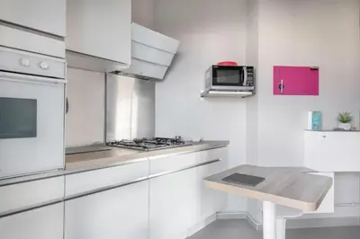 Cuisine ou kitchenette dans l'établissement Au fil de l'Erdre - Au cœur de Nantes avec vue sur l'Erdre et parking