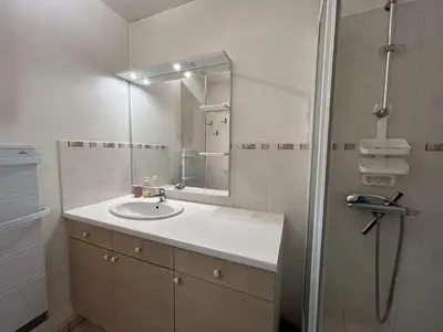 Salle de bains dans l'établissement SH380-043 - Appart 2 pièces 4 couchages - SAINT HILAIRE DE RIEZ
