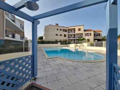 Piscine de l'établissement Superbe T2 avec piscine, balcon, parking privé et proche mer à Saint-Jean-de-Monts - FR-1-777-11 ou située à proximité