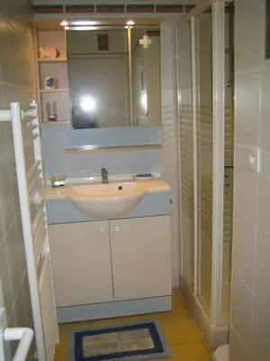 Salle de bains dans l'établissement Coquet appartement indépendant entre mer forêt et marais