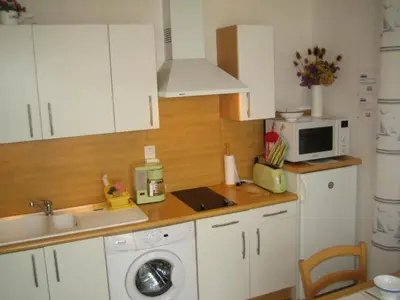 Cuisine ou kitchenette dans l'établissement Coquet appartement indépendant entre mer forêt et marais